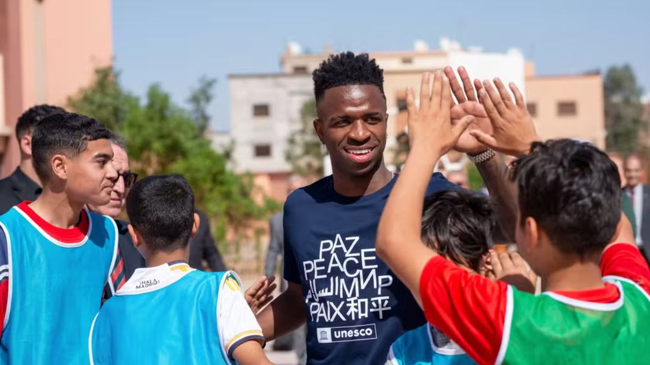 EX - FLAMENGO, VINÍCIUS JÚNIOR PARA CIDADE NO MARROCOS EM PRIMEIRA AÇÃO COMO EMBAIXADOR DA UNESCO